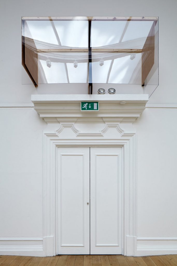 <i>ma sa i a ly e a se – de,</i> 2015 </br>  installation view, south london gallery, london
>