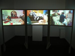 <I>new décor</I>, 2001
</br>
3 back projections on self standing screens, video, color, sound, 17’