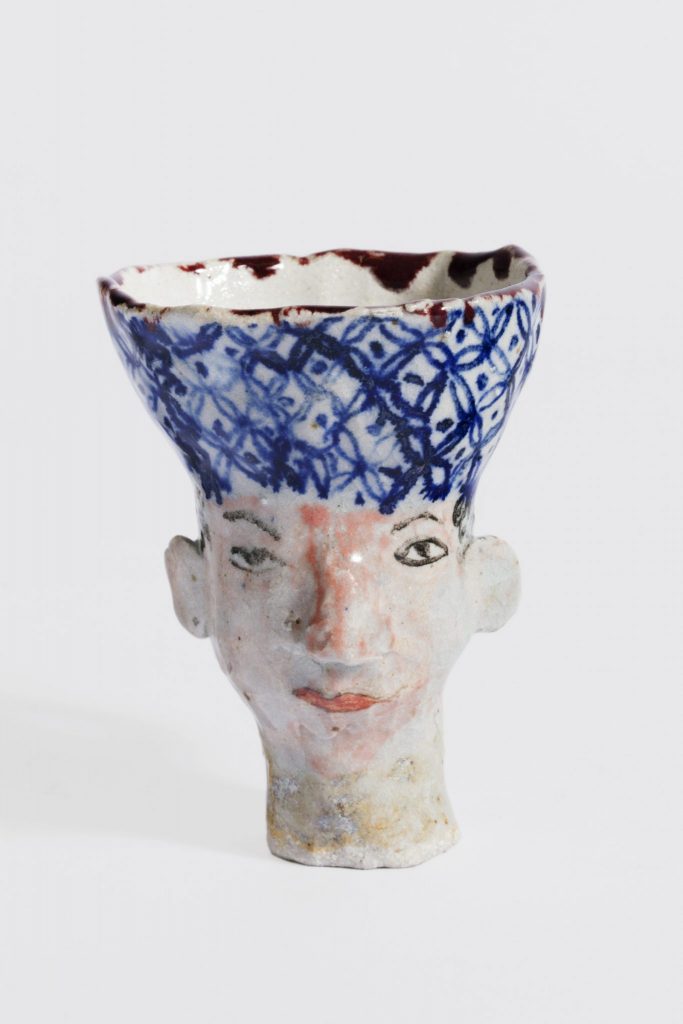 <i>untitled</i>, 2004
</br>
glazed ceramic, 8,2 x 6,9 x 8 cm / 3.2 x 2.7 x 3.1 in>