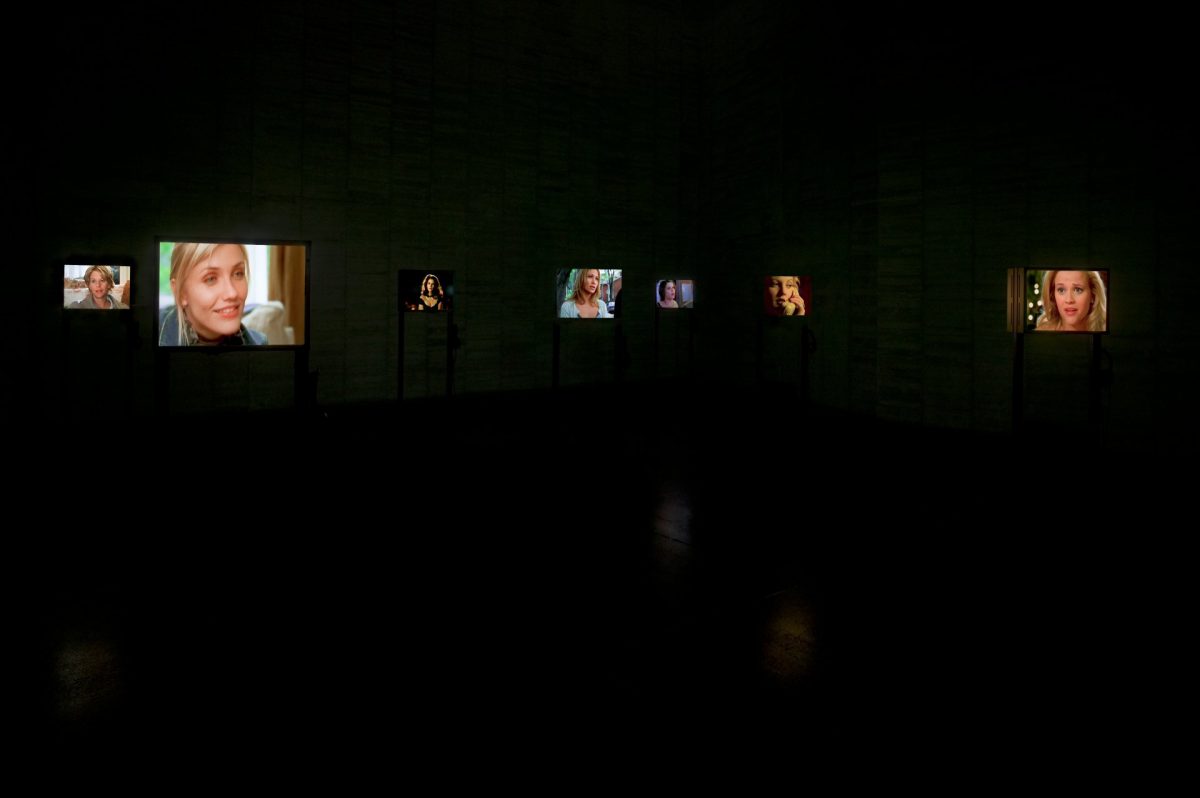 <i>becoming (front)</i>, 2003
</br>
40-channel installation consisting of 7 dual-channel installation
</br>
installation view, museo de arte contemporáneo de castilla y león, león >