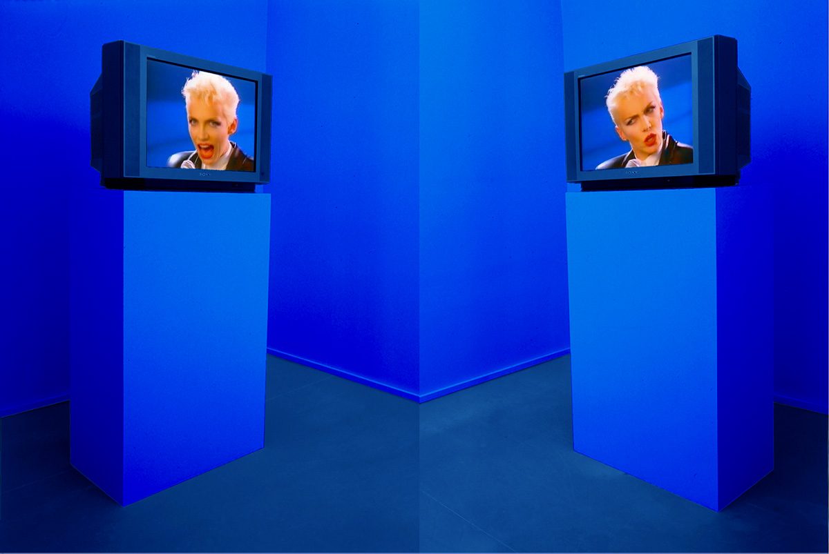 <i>double Annie</i>, 1985/2000
</br>
dual-channel installation, two looping dvds>