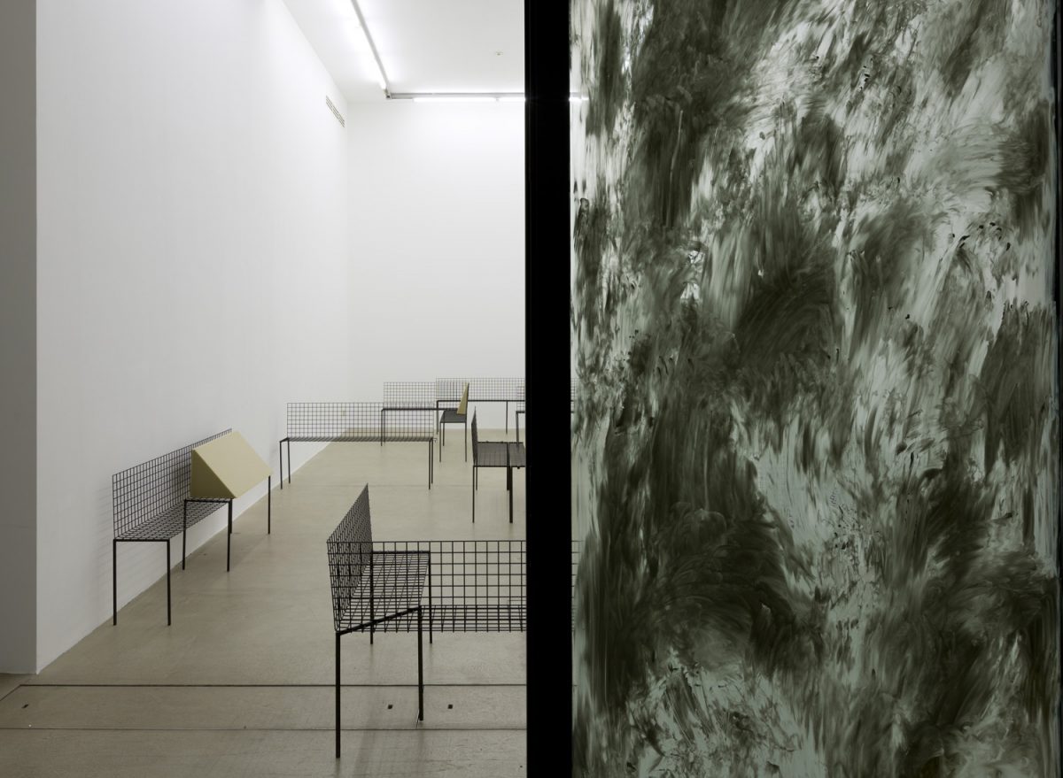 <i>oxymoron grey</i>, 2015 </br> installation view, kaufmann repetto, milan
>