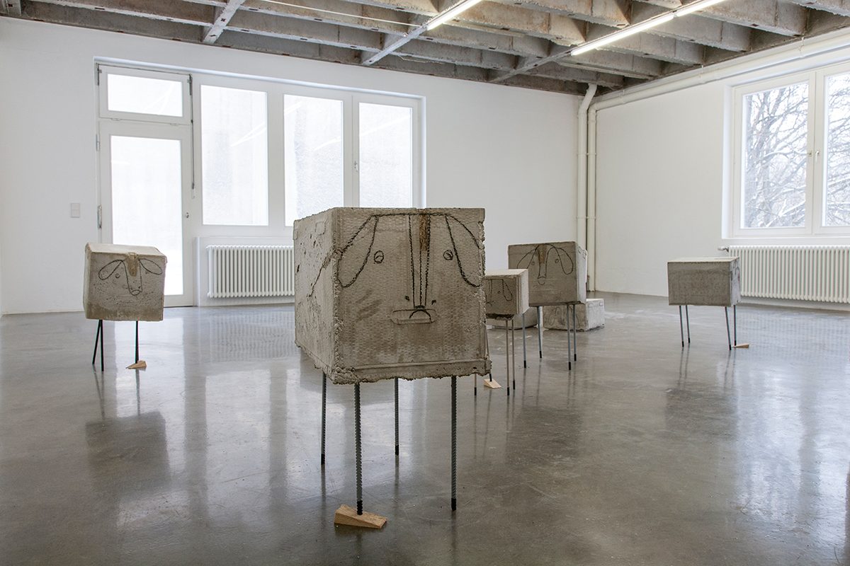 <i>untitled (1)</i>, 2014 
</br>
installation view, praxes center for contemporary art, berlin
>