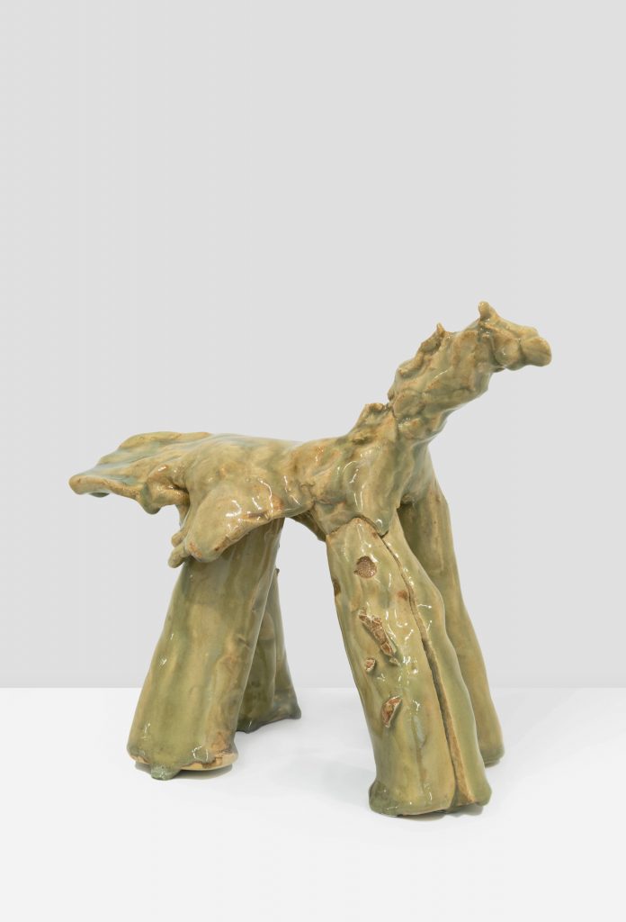 <i>horse</i>, 2009
</br>
glazed stoneware, 22,2 x 27,2 x 12,7 cm / 8.7 x 10.7 x 5 in
>