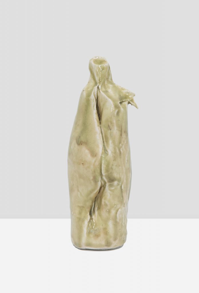 <i>standing figure i</i>, 2009
</br>
glazed stoneware, 20,6 x 7,6 x 7 cm / 8.1 x 3 x 2.75 in>