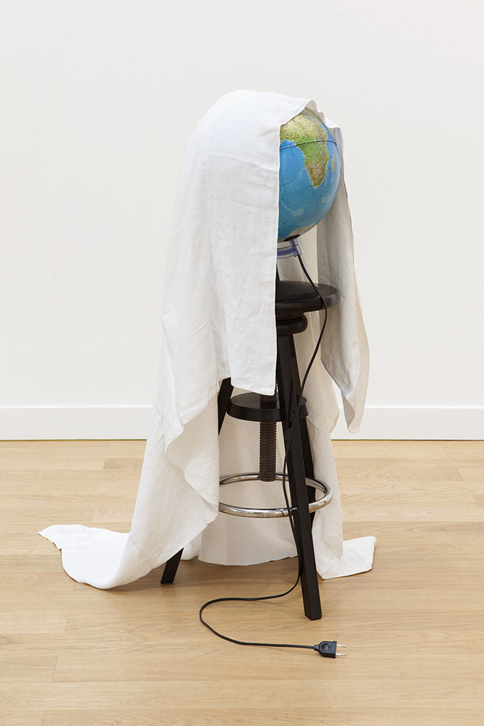 <i>fantome</i>, 2014
</br>
wood stool, worldmap, textile
</br>
113 x 36 x 36 cm / 44.4 x 14.1x 14.1 in >