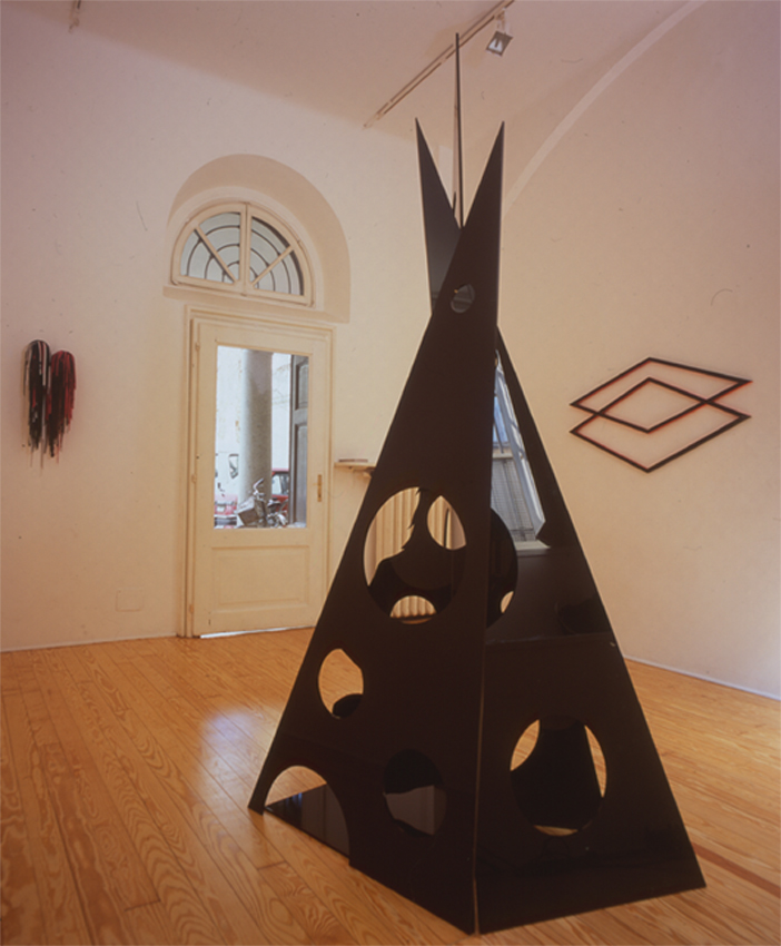 <i>sit in</i>, 2003
</br>
black plexiglass, 260 x 120 cm / 102.3 x 47.2 in>