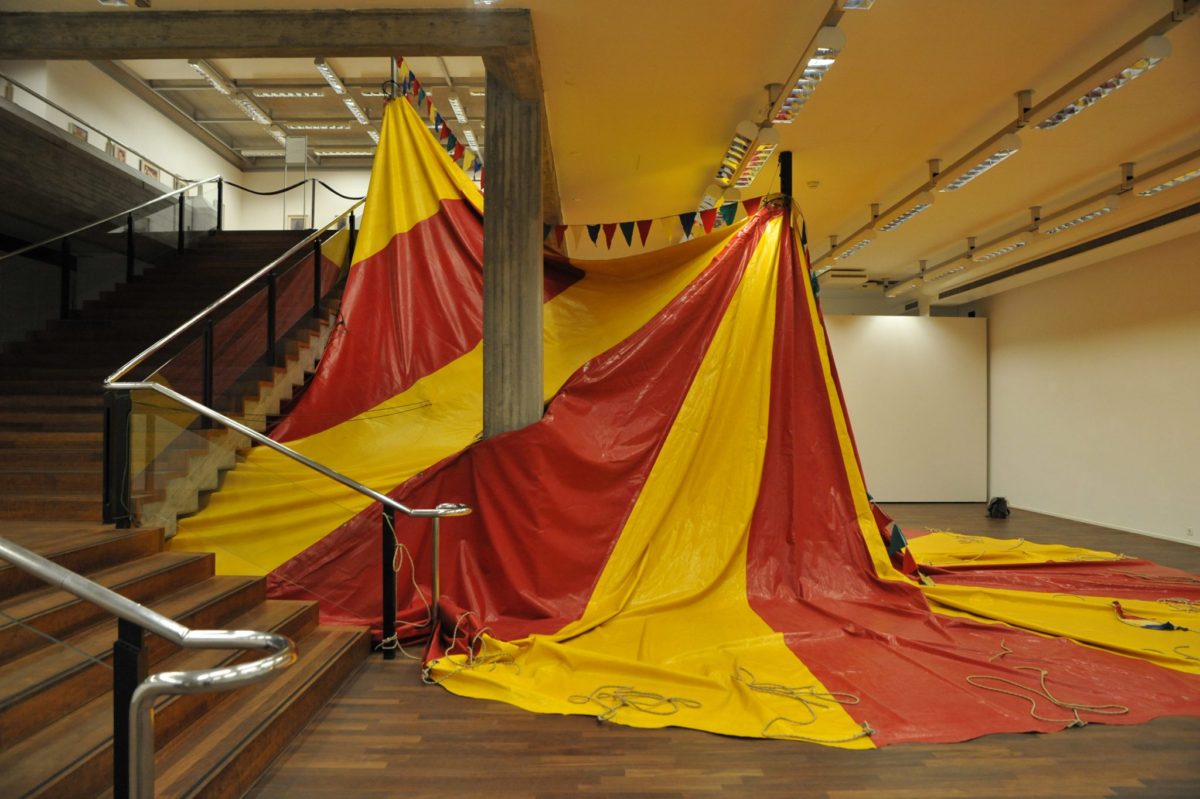 <i>goodbye horses</i>, 2012
</br>
installation view, kunsthaus zurich, zurich>
