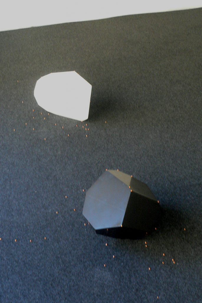 <i> cosmicomiche </i>, 2006
</br>
white marble and black marble, red lentils
</br>
35 x 25 x 25 cm / 11.8 x 9.8 x 9.8 in (each)>
