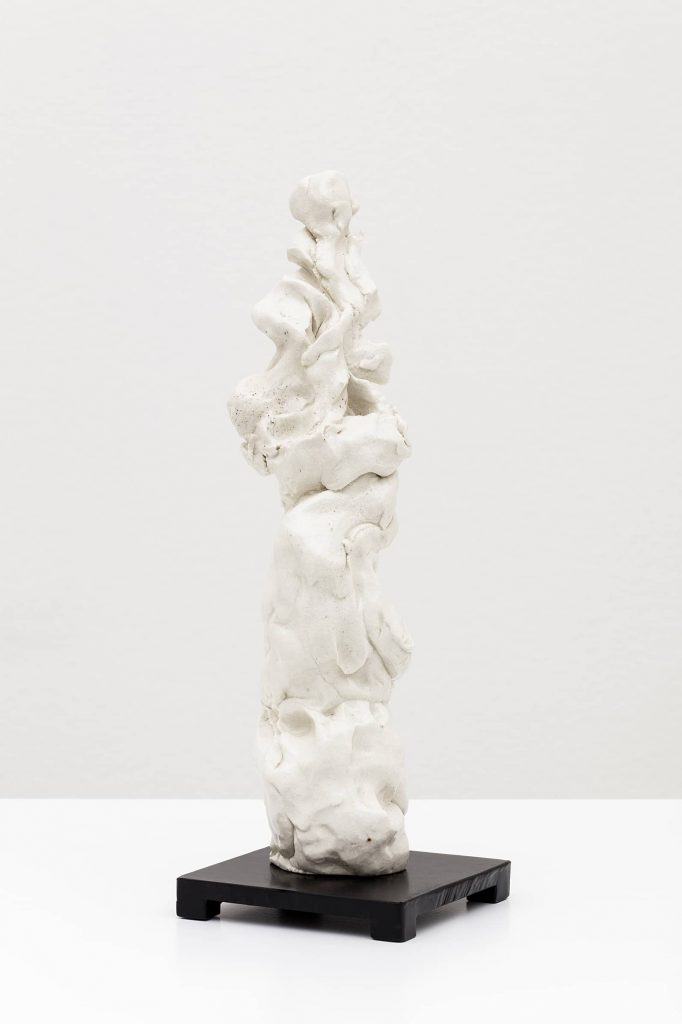 <i>tree</i>, 2011
</br>
glazed porcelain, 30 x 10 x 10 cm / 11.8 x 3.9 x 3.9 in
>