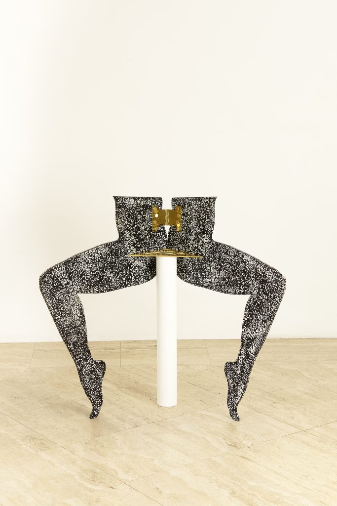<i>Anthea Hamilton, Leg Chair (Rankaku II)</i>,2025
</br> wood, Rankaku (quail eggs and varnish), plaster, brass, steel fixing</br>85 x 90 x 62 cm / 33.4 x 35.4 x 24.4 in>