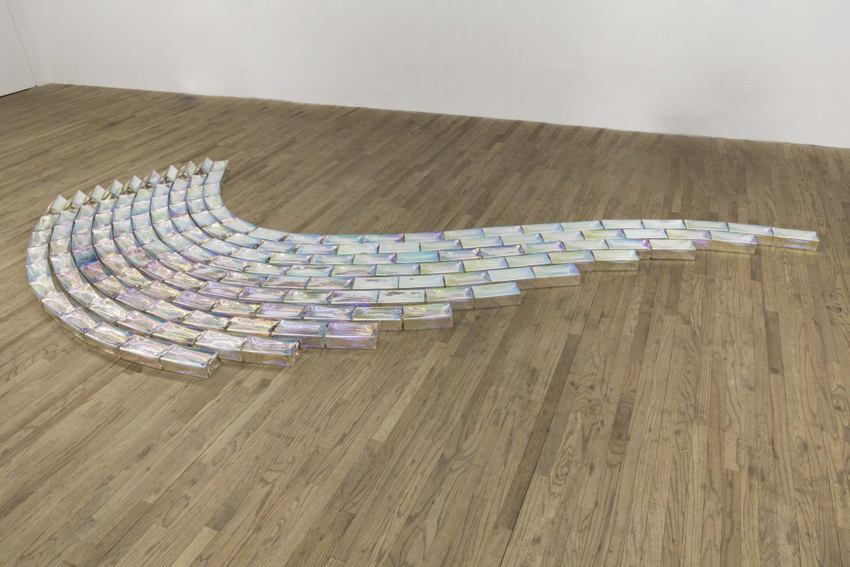 <i>FlimFlam</i>, 2020</br> 155 mirrored glass bricks</br> 6,7 x 500 x 250 cm / 2.6 x 196.9 x 98.4 in>