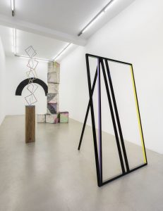 eva rothschild, installation view, kaufmann repetto, milano, 2017