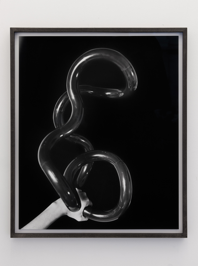 <i>hand/sculpture (modular)</i>, 2011</br>
silver gelatin print</br>61 x 50,8 cm / 25.6 x 21.5 in