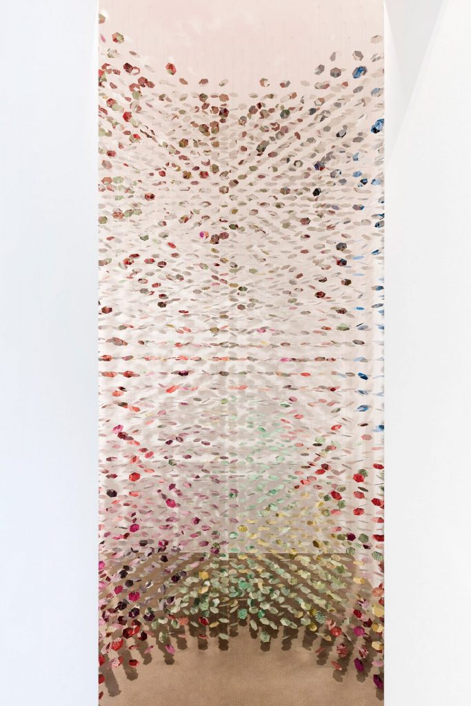 may i bring a friend?, 2017
steel, silk-screened 127 threads, 430 x 300 x 274,32 cm