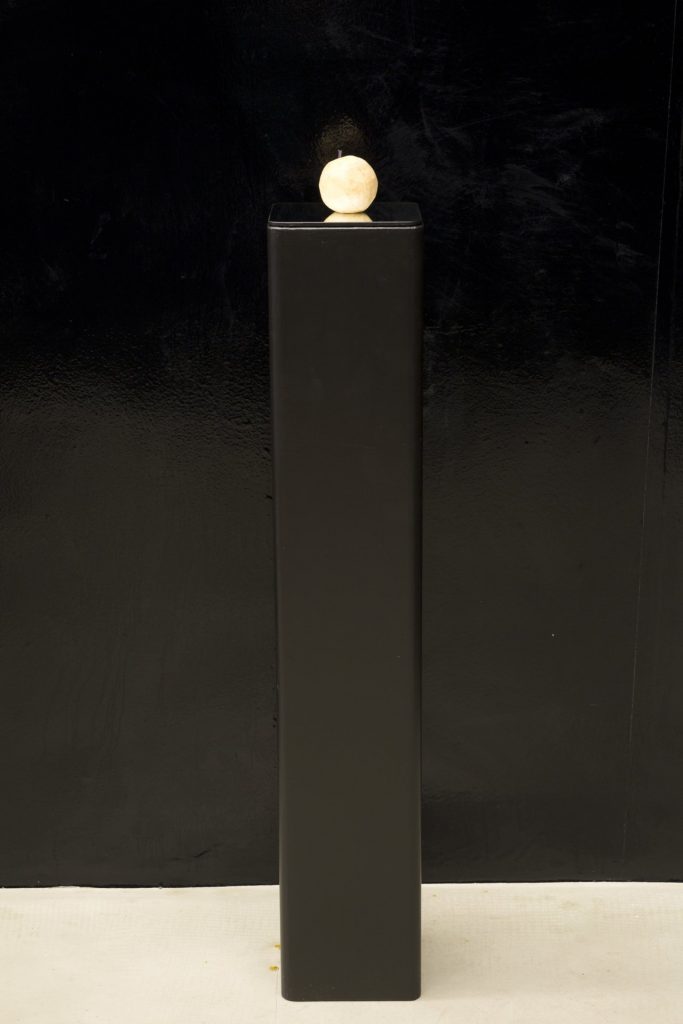 thomas zipp, untitled, 2013
wood, mirror, 123 x 21,5 x 21,5 cm