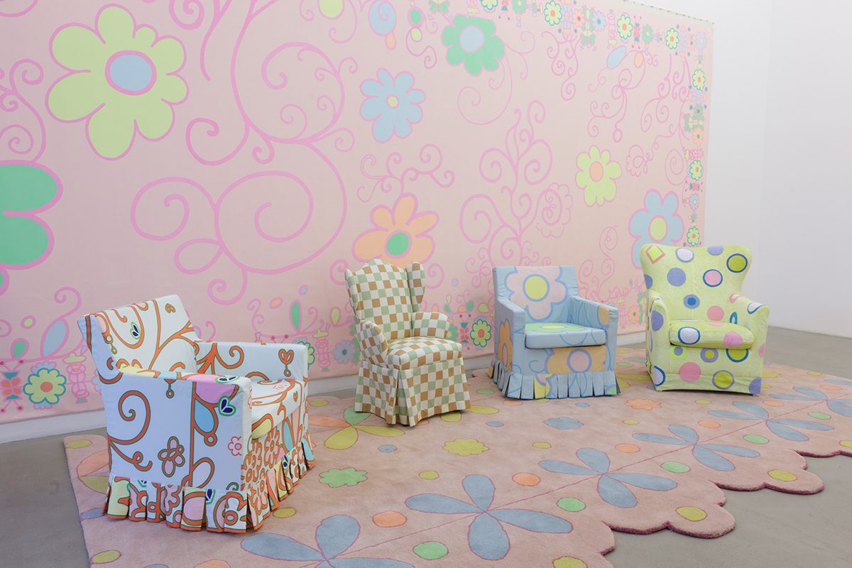 lily van der stokker, living room pink decoration with 3 armchairs, 2012
mixed media, installation size: 685 x 295 x 255 cm