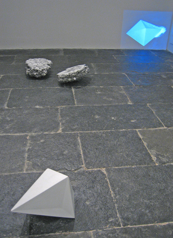 <i>spreco di energia assoluta</i>, 2007</br>installation view, kaufmann repetto, milan