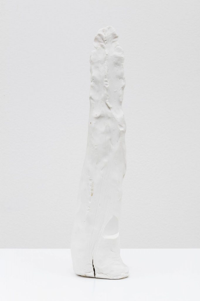 <i>woman</i>, 2011</br>
porcelain</br>43,5 × 10,5 × 8,5 cm