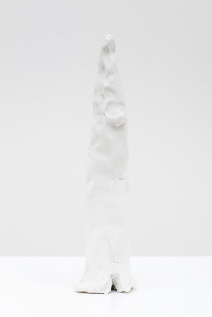 <i>woman</i>, 2011</br>
porcelain</br>35,4 × 8,5 × 7,5 cm