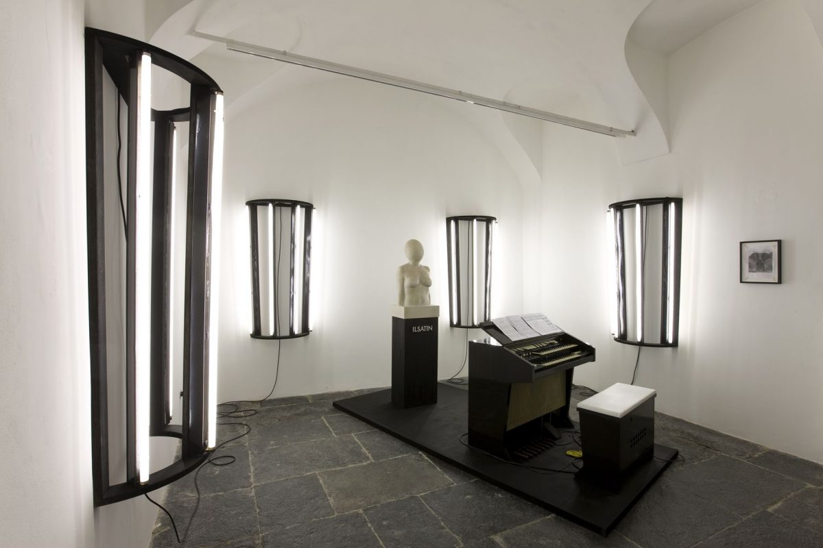 <i>ilsatin</i>, 2010
</br>
installation view, Francesca kaufmann gallery, milan>