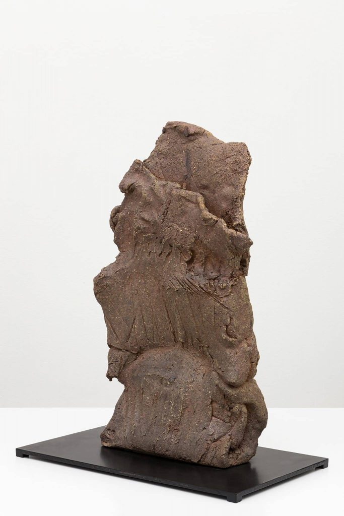 <i>stele</i>, 2012</br>
wood klin, fired stoneware</br>62 × 50 × 30 cm