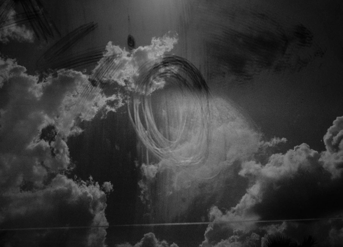 <i>some clouds</i>, 2010</br>
chromogenic print</br>80 x 112 cm