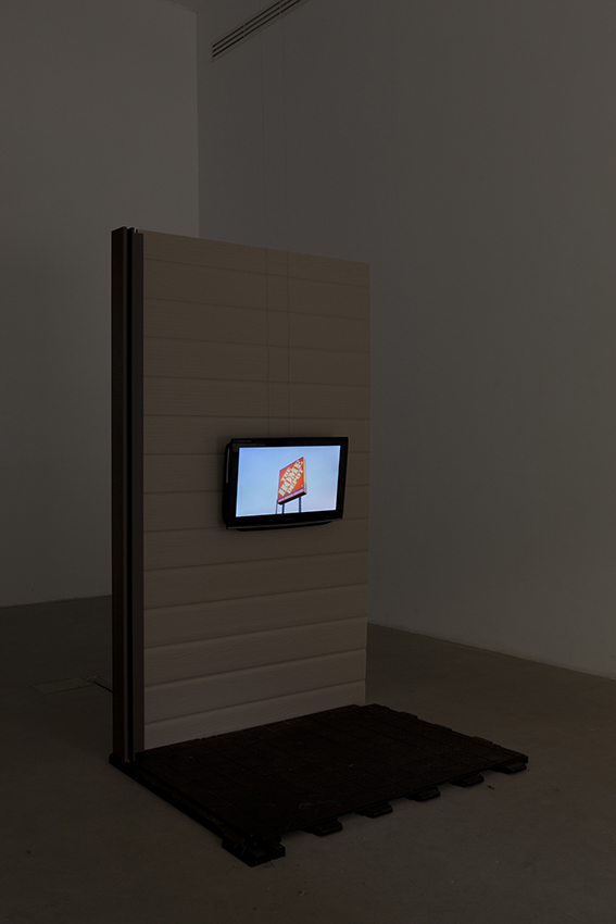 <i>piovra</i>, 2011</br> installation view, kaufmann repetto, milan