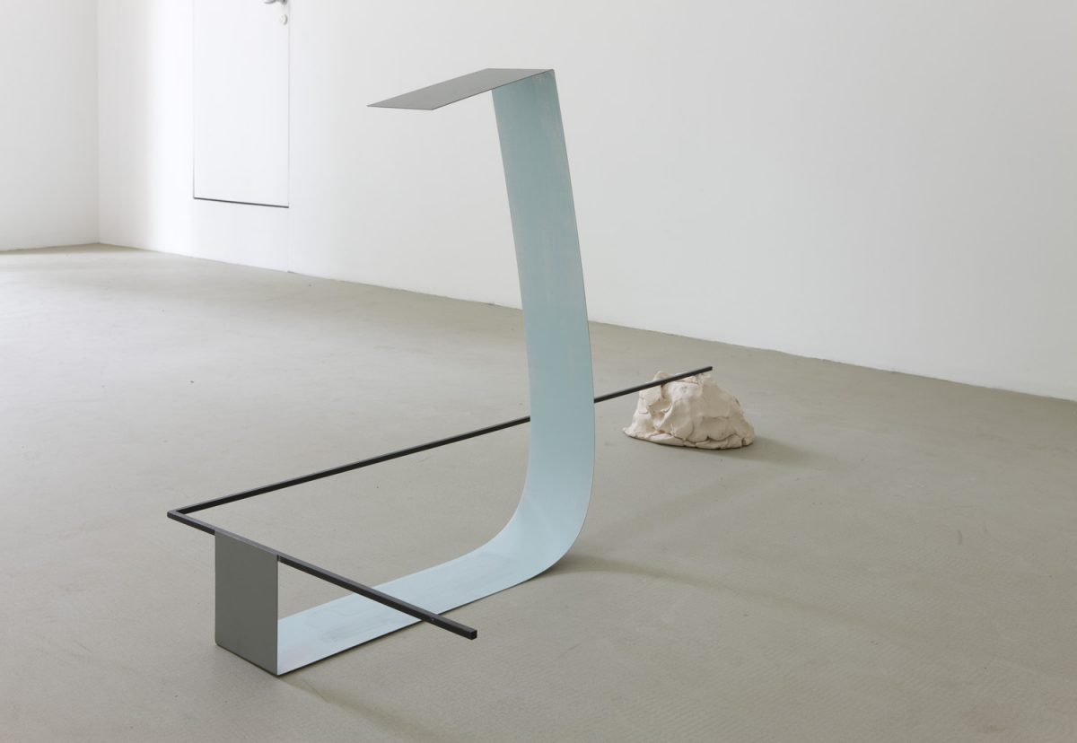 <i>historical mood</i>, 2010</br>
painted steel and ceramic</br>91 x 170 x 89 cm