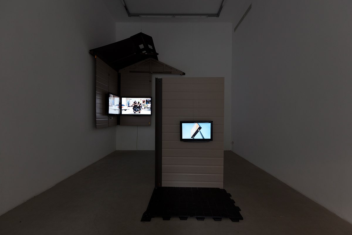<i>piovra</i>, 2011</br> installation view, kaufmann repetto, milan