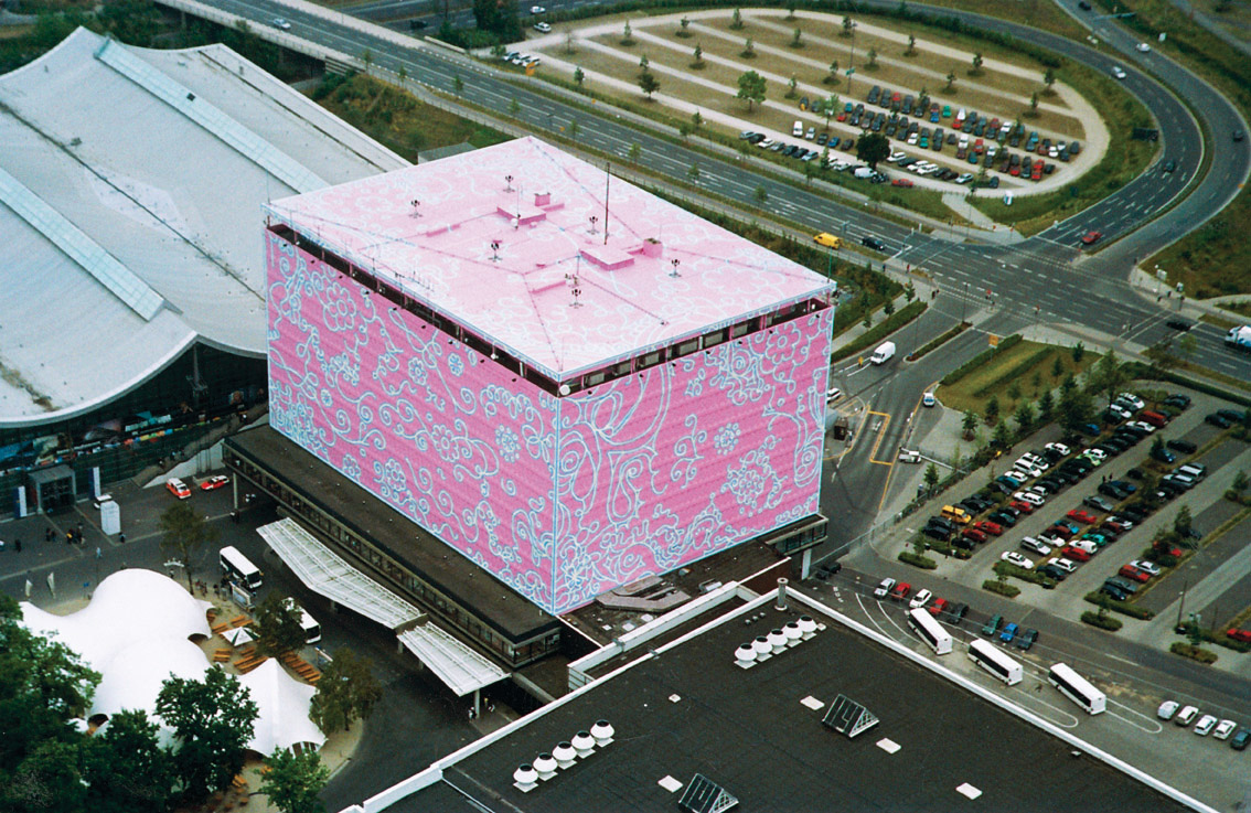 <i>the pink building</i>, 2000
</br>
installation view, expo 2000, hannover>