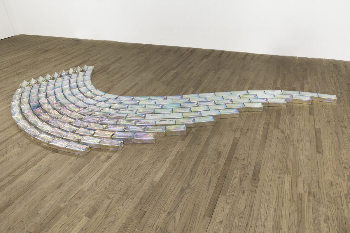 Pae White, <I>flimflam</I>, 2020
</br>
155 mirrored glass bricks, adaptable dimensions
</br>
installation above: 6,7 x 500 x 250 cm / 2.6 x 196.6 x 98.4 in