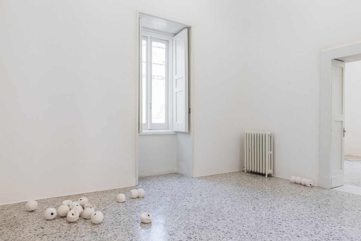 <I>pneus</I>, 2019
</br>
fired clay, dimensions variable>