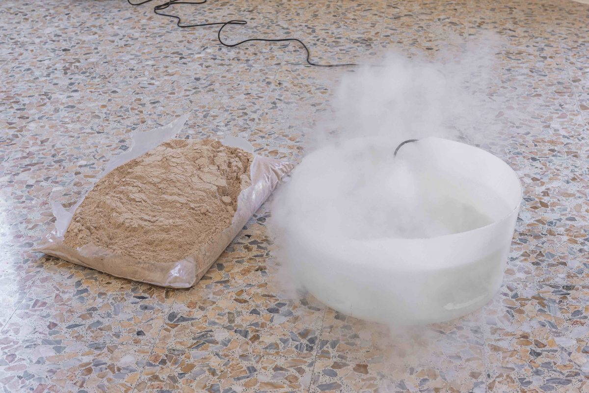 <I>perpetuum mobile</I>, 2019
</br>
water, ultrasound, bucket, cement
</br>
dimensions variable>