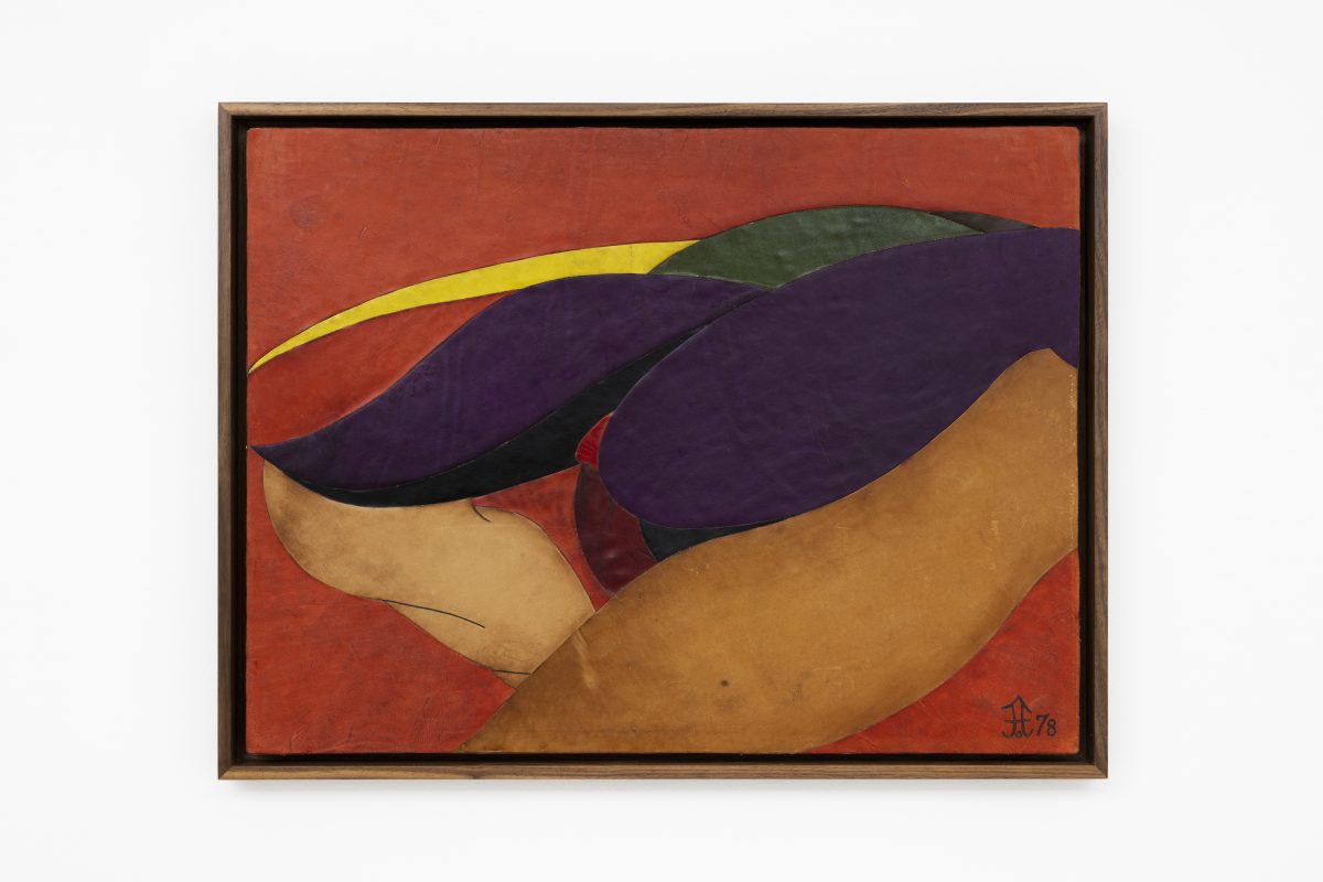 <i>Untitled</i>, 1978 </br>
leather and acrylic on panel</br>
49,5 x 65 x 4 cm / 19.4 x 25.5 x 1.5 in