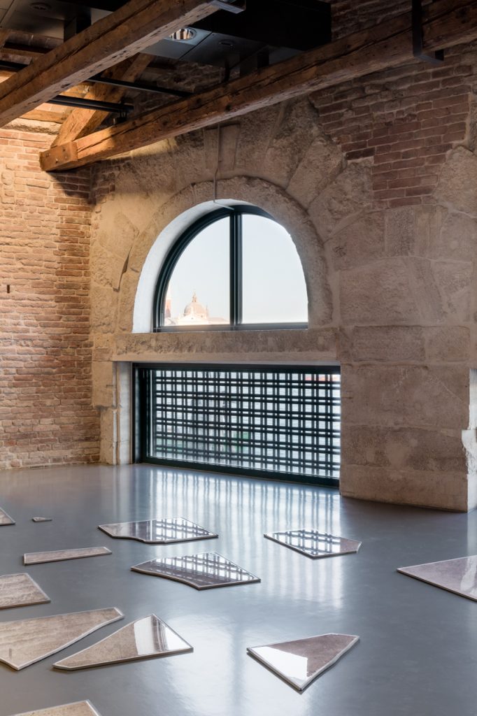 <i>Luogo e segni</i>, 2019
</br> installation view, Punta della Dogana, Venice