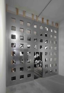 <I>Wall 2</i>, 2022
</br>galvanised steel, stainless steel nuts, bolts and wood</br>
site specific installation
min: 325 x 325 x 8 cm / 127.9 x 127.9 x 3.1 in
max: 500 x 500 x 8 cm / 196.8 x 196.8 x 3.1 in