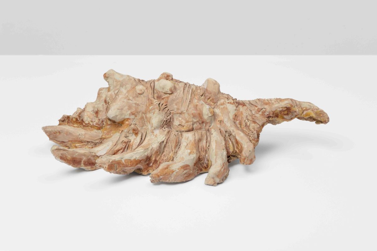 <i>Un Caracol Como Pie (Snail as Foot)</i>, 2001</br>ceramic</br>
41 x 37 x 13 cm / 16.1 x 14.6 x 5.1 in