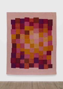 <i>Kilim 3 (from the Bengala series)</i>, 1982</br>linen, wool and meraklon</br>
226 x 182 cm / 89 x 71.5 in