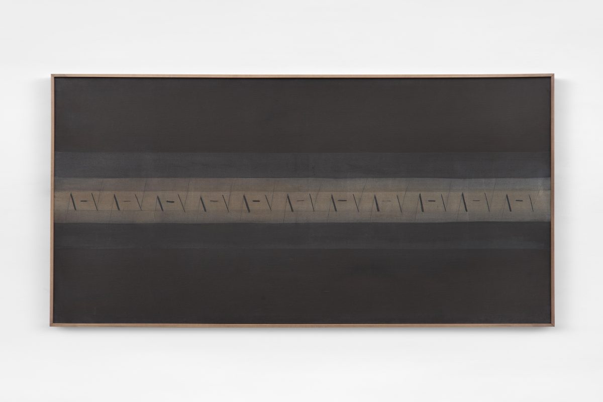Bice Lazzari,<i> Senza Titolo [Untitled] (Q/435) </i>, 1972-3 </br>acrylic on canvas
</br>82 x 163,2 x 3,8 cm / 32.2 x 64.2 x 1.5 in (framed)
