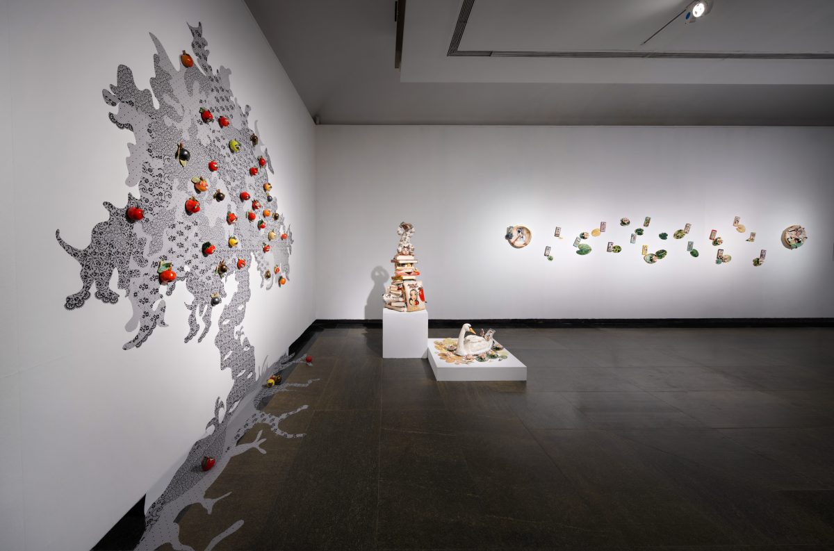 <i>Apple of My Eye</i>, 2023 </br> installation view, Guangdong Museum, Guangzhou>