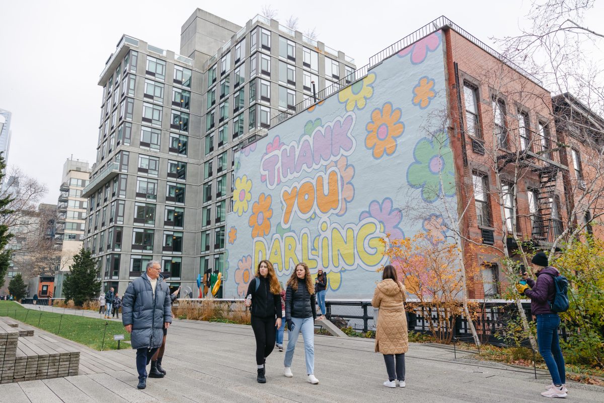 <i>Thank you darling</i>, 2023 </br> installation view, high line, new york>