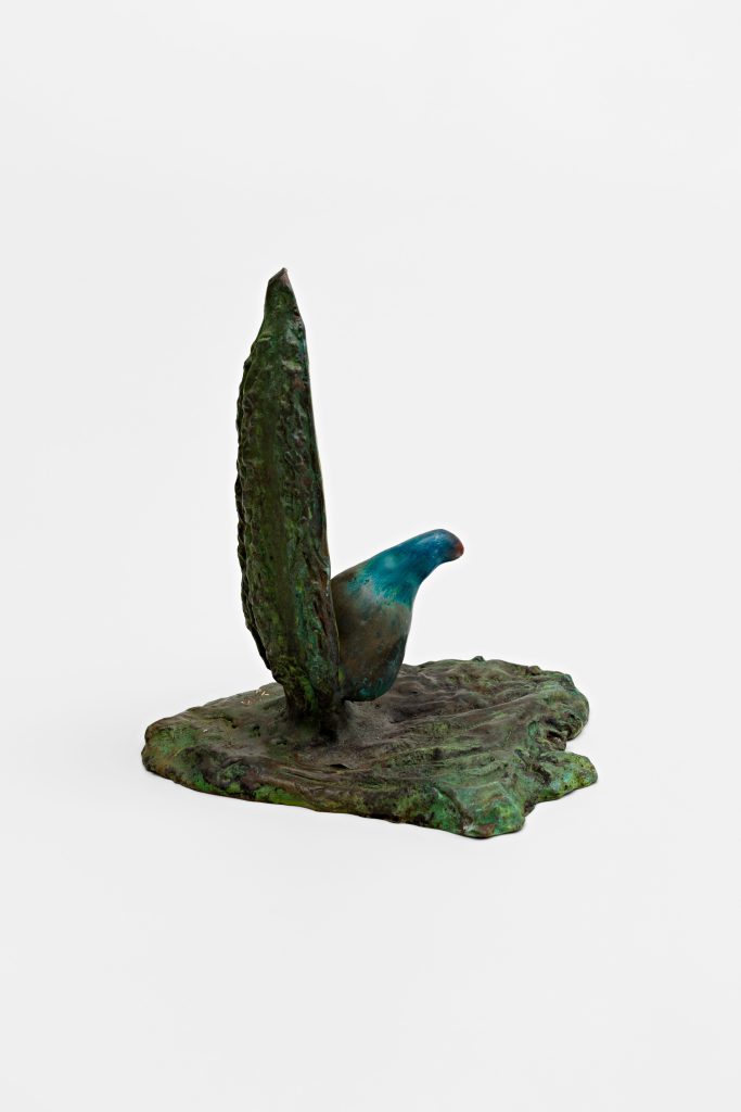 <i>Guest host</i>, 2024 </br>
patinated bronze </br>
22 x 20 x 20 cm / 8.5 x 8 x 8 in