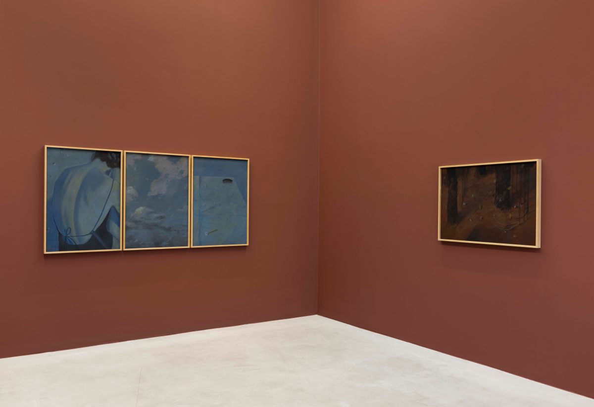 <i>the sky is black and golden and the moon is shining red, </i> 2025 </br>
installation view, kaufmann repetto, milan</br>