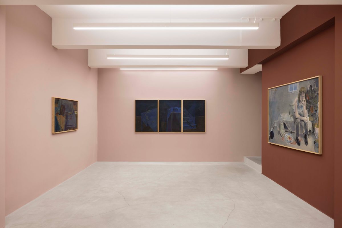 <i>the sky is black and golden and the moon is shining red, </i> 2025 </br>
installation view, kaufmann repetto, milan</br>