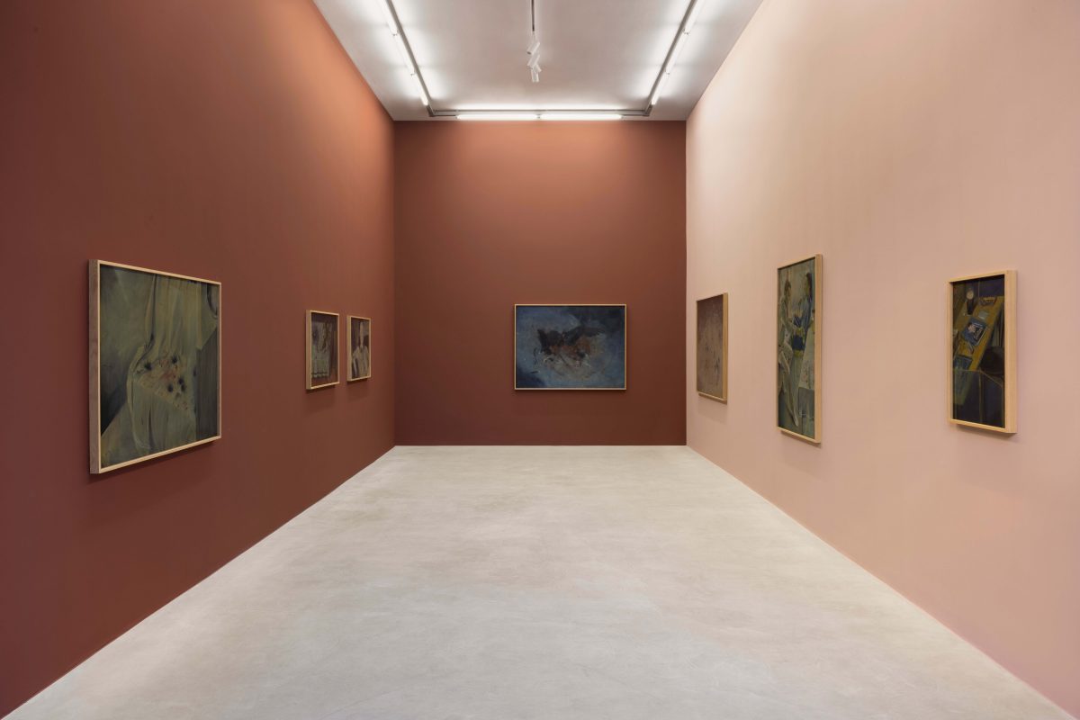 <i>the sky is black and golden and the moon is shining red, </i> 2025 </br>
installation view, kaufmann repetto, milan</br>