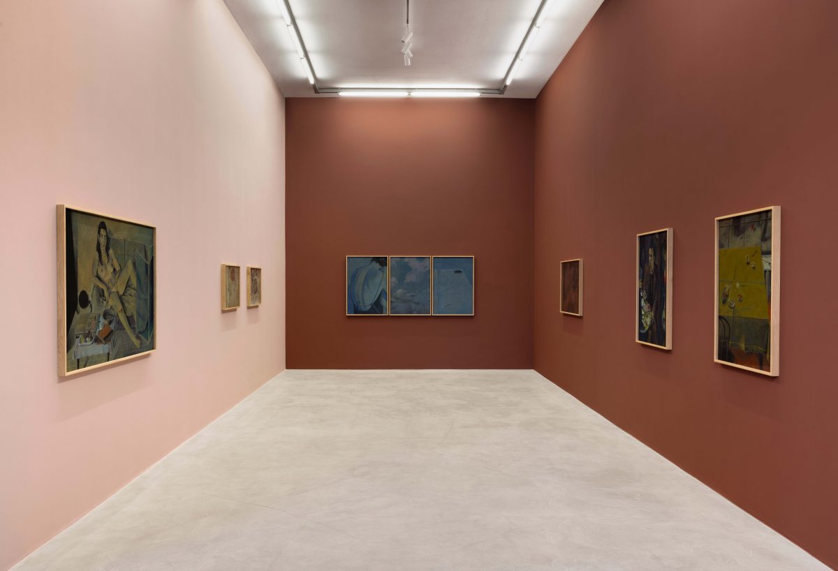 <i>the sky is black and golden and the moon is shining red, </i> 2025 </br>
installation view, kaufmann repetto, milan</br>