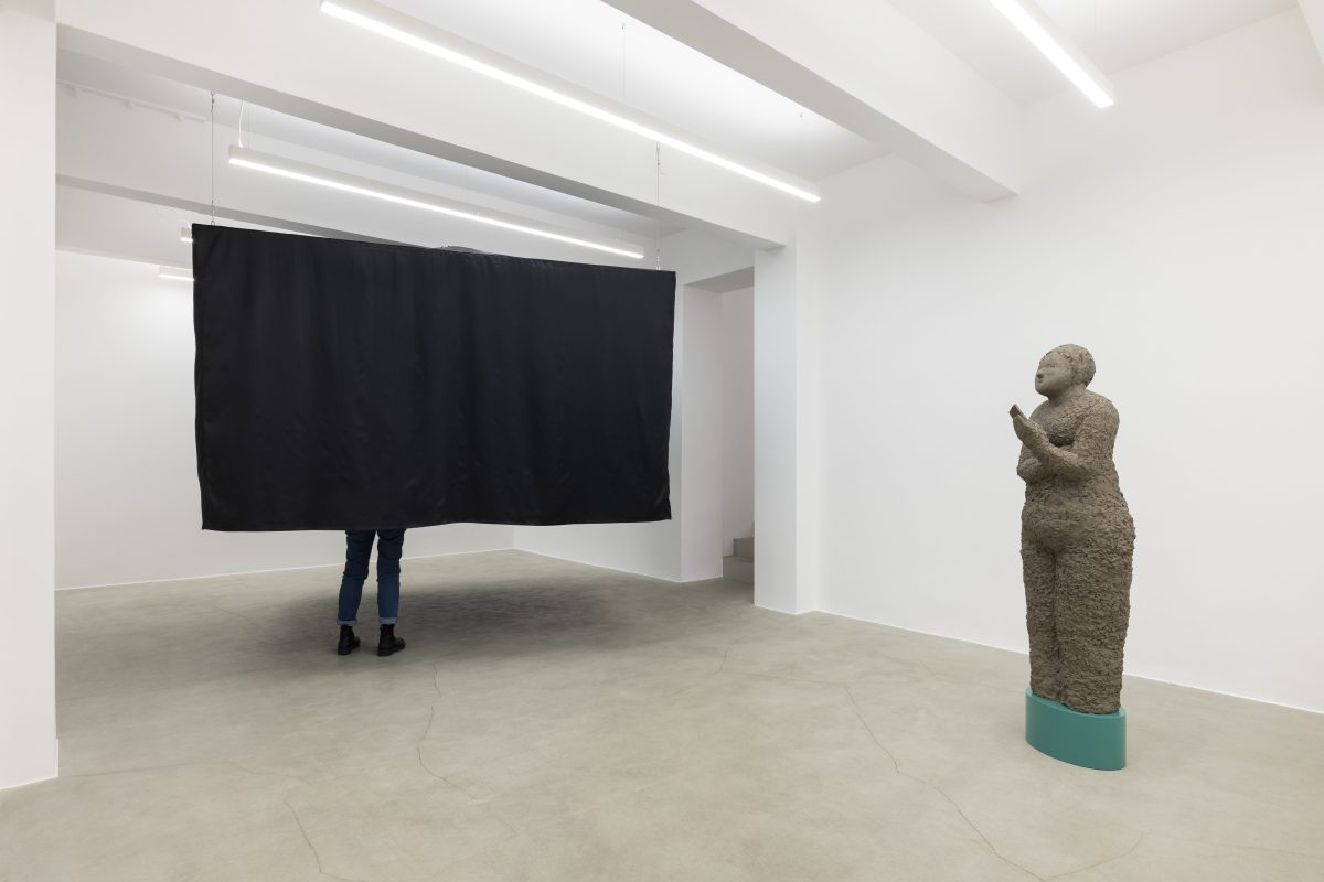 <i>flying cinema,</i> 2025 </br>
installation view, kaufmann repetto, milan</br>