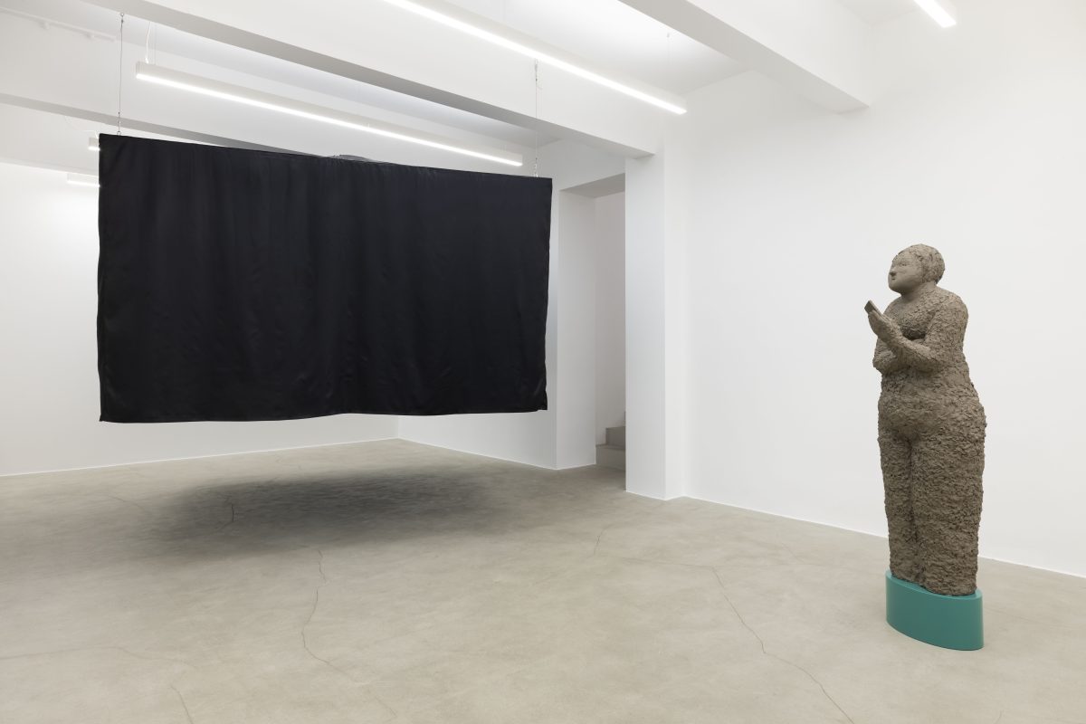 <i>flying cinema,</i> 2025 </br>
installation view, kaufmann repetto, milan</br>