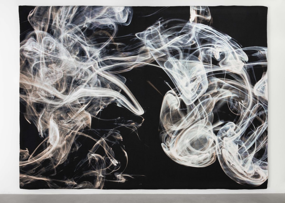 <i>Easy Breeze</i>, 2022 </br>
cotton, polyester, wool and Lurex</br>
277,5 x 379,5 cm / 109.2 x 149.4 in>